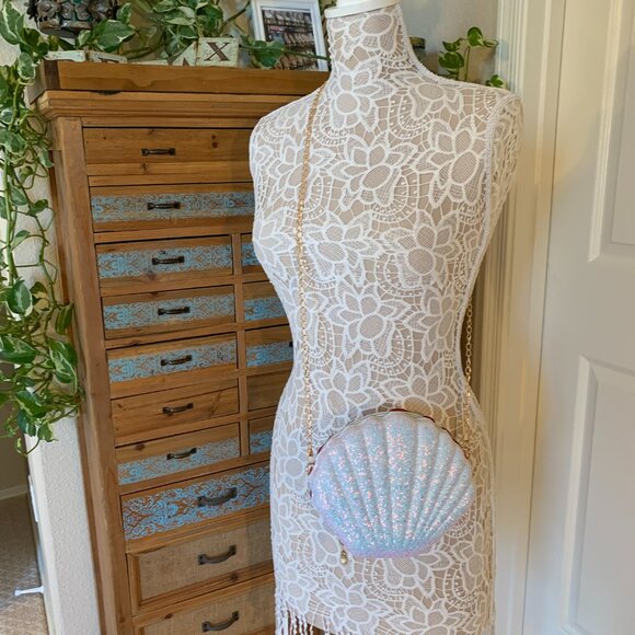 Glam Clam / Sparkle Seashell Crossbody Handbag /Silvery White- NWT - Picture 10 of 13